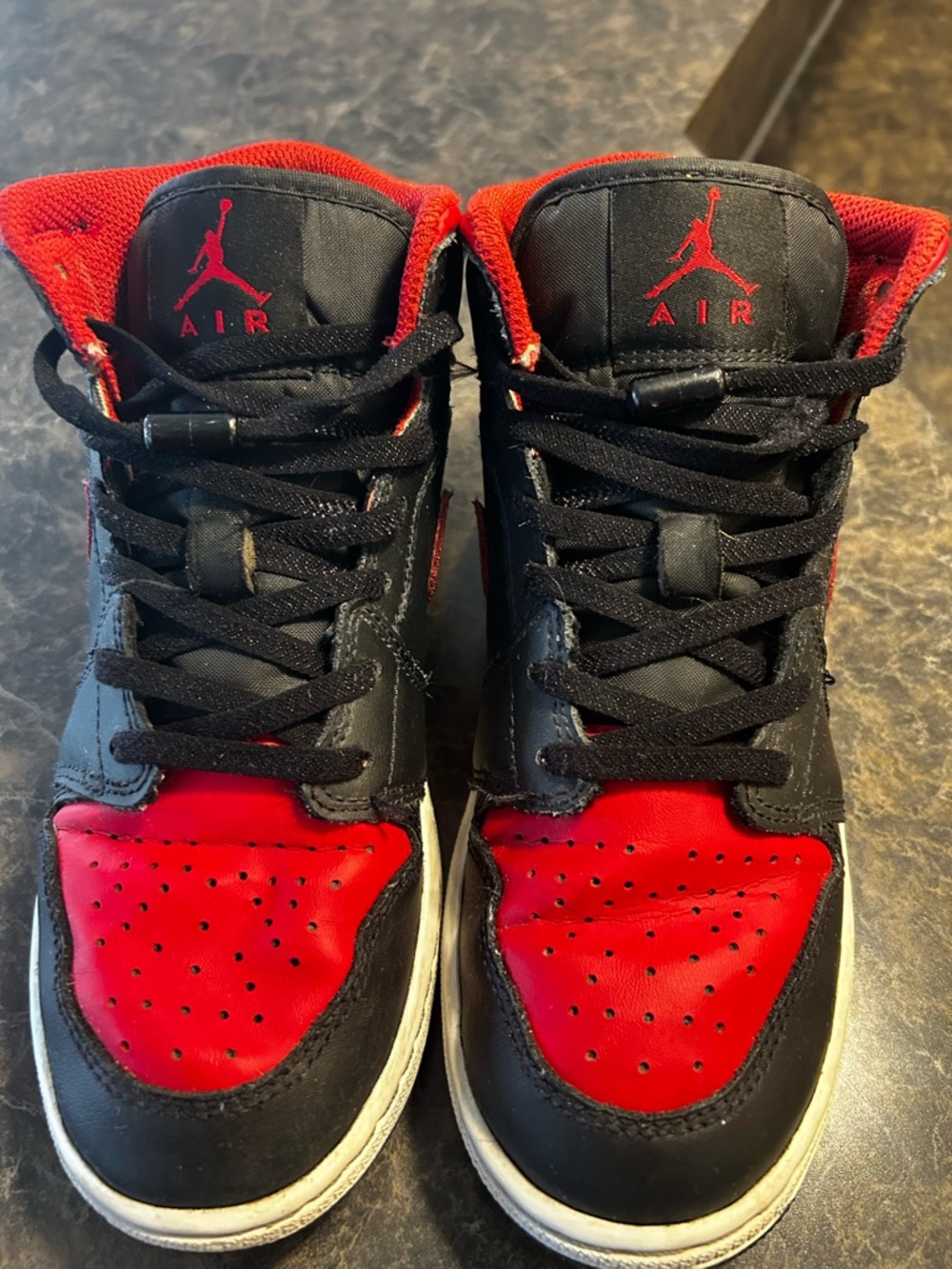 Jordan 1 mid Kids Basketball Shoes in Black and Red